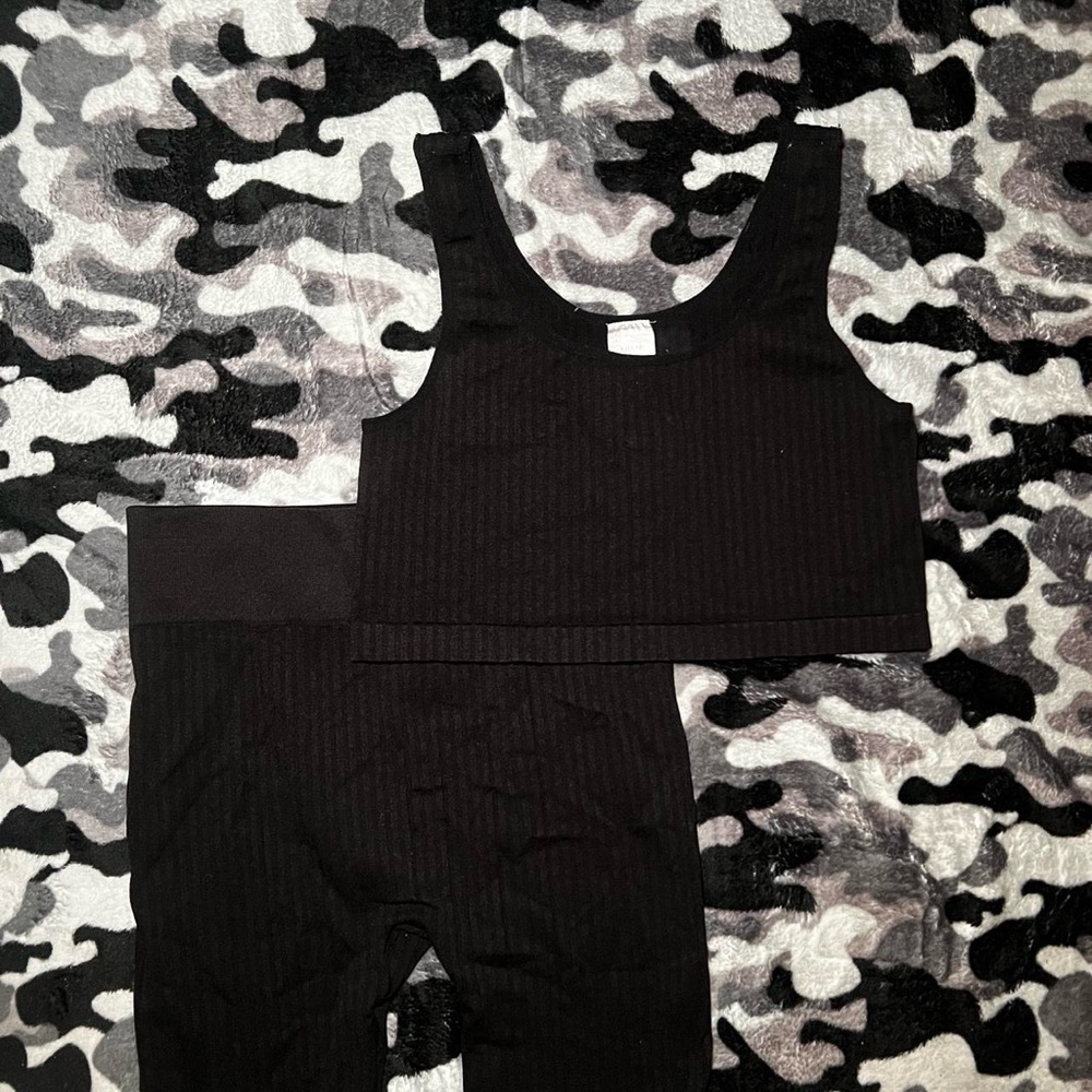 black workout set shorts and sports bra size L